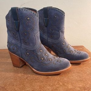 New in box w/dust bag. Frye suede studded ankle Victoria boot!